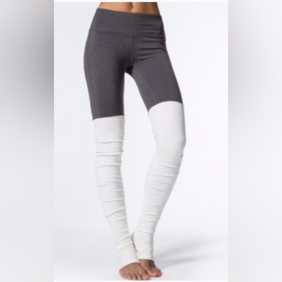 Alo Yoga Goddess Leggings in gray and cream (very long- tall). Sz L - Picture 3 of 5